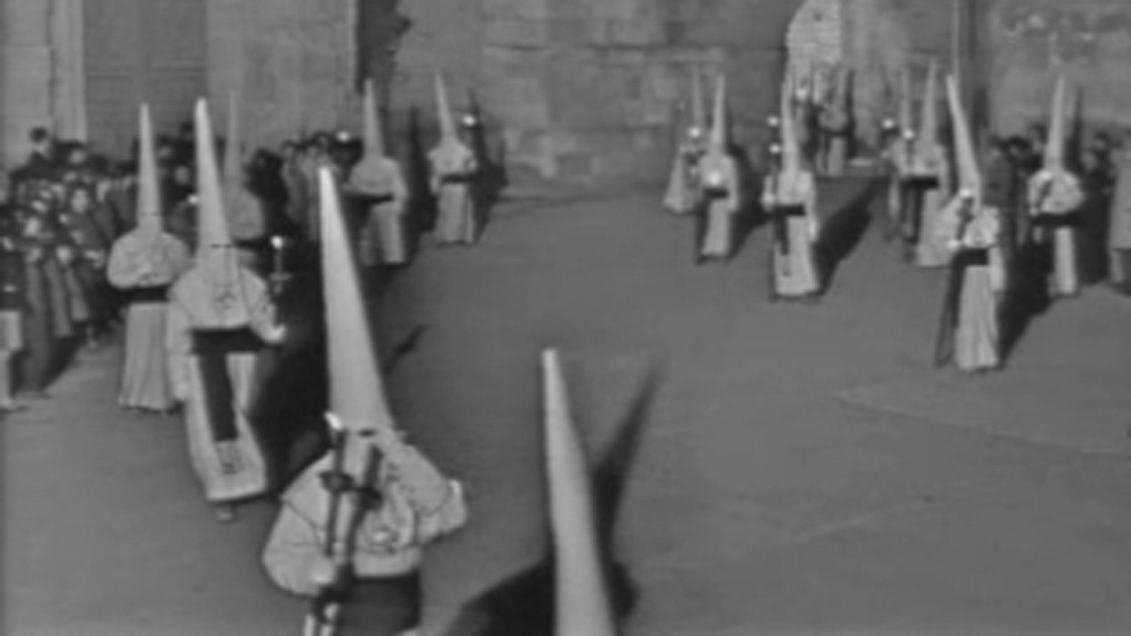 Procesión del Cristo Yacente y Miserere de Zamora (1967) - Programas y Concursos en el Archivo de RTVE | Ver