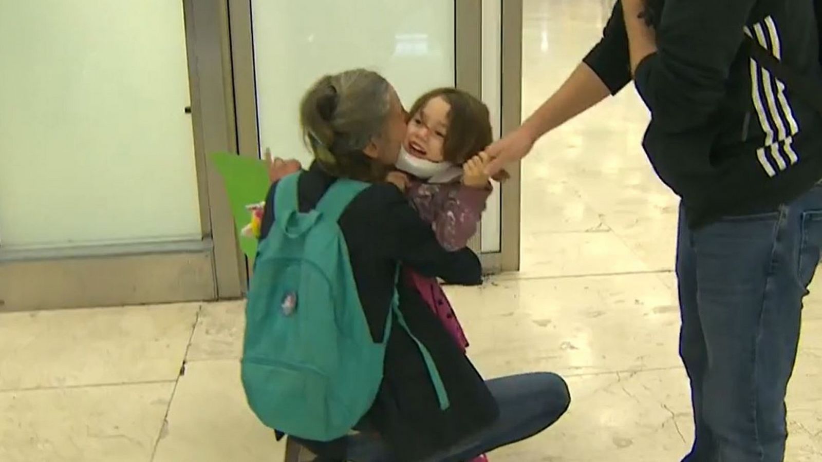 El rencuento de Nalah y Ana: una pequeña que vuelve con su madre repatriada desde Argentina