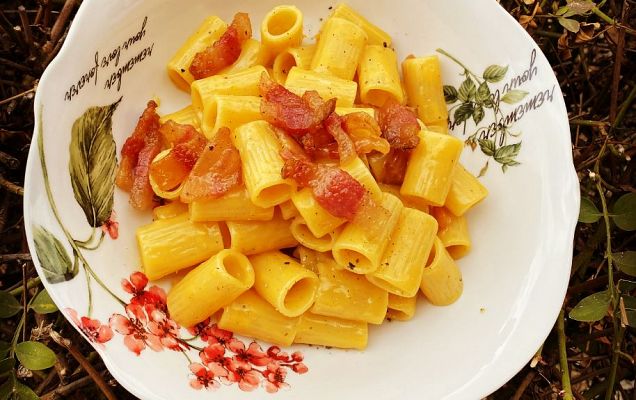 Aquí la Tierra - Receta de pasta carbonara para hacer en casa