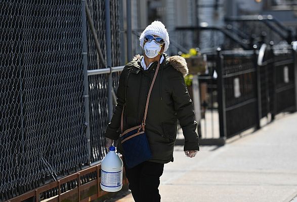 Telediario 1 - La AECC intenta tranquilizar a los pacientes con cáncer