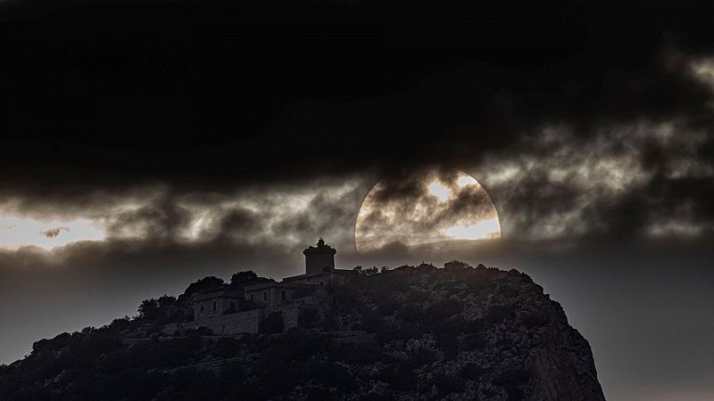 Viento del nordeste en Canarias, y de componente este en el este peninsular, litoral cantábrico y andaluz y en Baleares