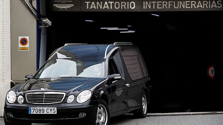 Telediario 1 - El desfase entre enterramientos y defunciones cuestiona el recuento de fallecidos con coronavirus y su impacto real en España