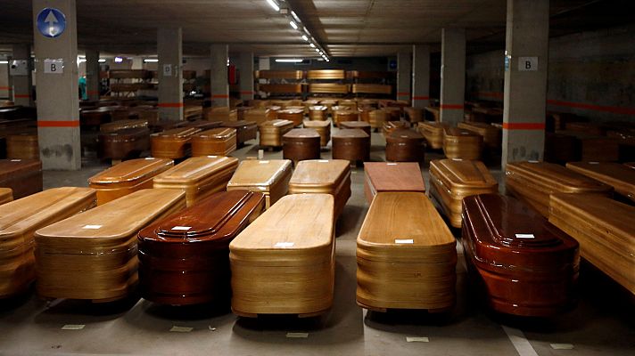 Telediario 1 - El desfase entre defunciones y licencias de enterramiento pone en cuestión el impacto real del coronavirus en España