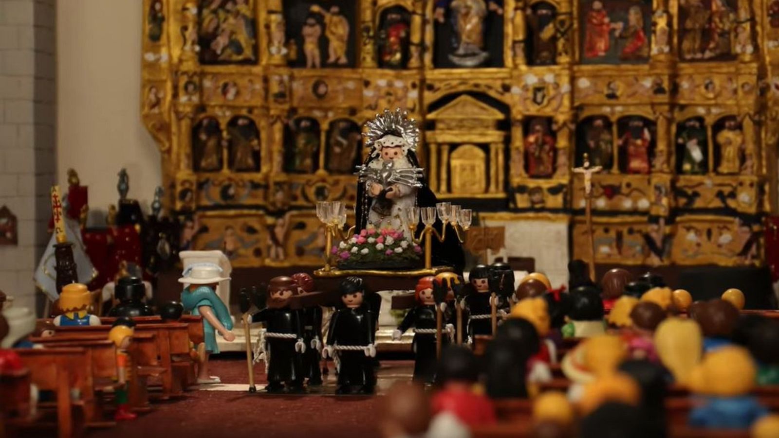 En el salón o de balcón en balcón: ideas ingeniosas para celebrar la Semana Santa desde el confinamiento