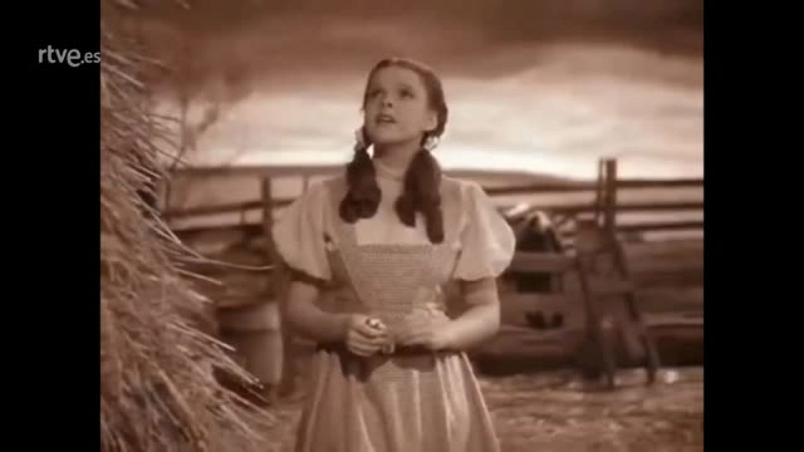 Días de cine: Grandes momentos de cine: Judy Garland canta 'Over the rainbow' en 'El mago de oz' | RTVE Play