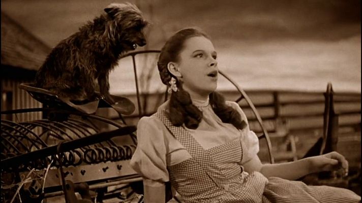 Días de cine - Grandes momentos de cine: Judy Garland canta 'Over the rainbow' en 'El mago de oz'
