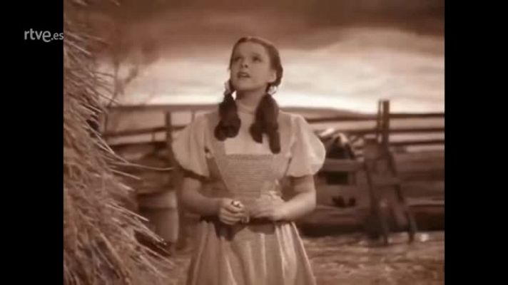 Grandes momentos de cine: Judy Garland canta 'Over the rainbow' en 'El mago de oz'