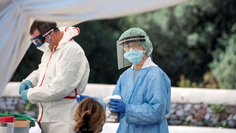 España supera los 15.000 muertos pero reduce a 683 los fallecidos diarios | Ver