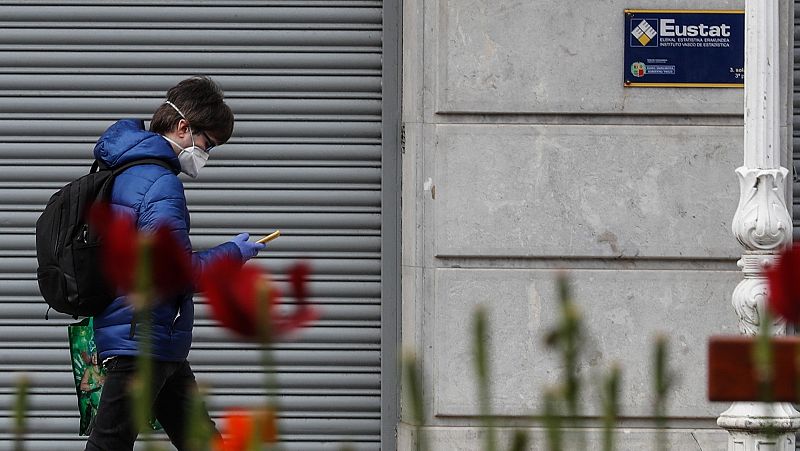 Los fondos europeos podrían aliviar el impacto de esta crisis en el mercado laboral. La semana pasada dejaba un incremento histórico del paro. Pero existe un grupo de desempleados especialmente vulnerable. Aquellos que ni siquiera pueden acceder a la