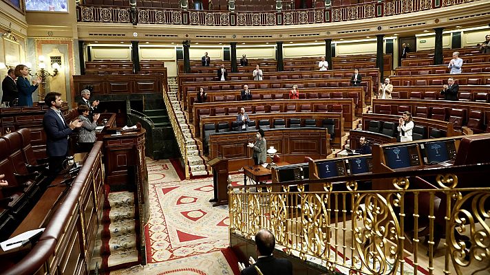 El Congreso vuelve a parar el pleno para sumarse a los aplausos a los sanitarios