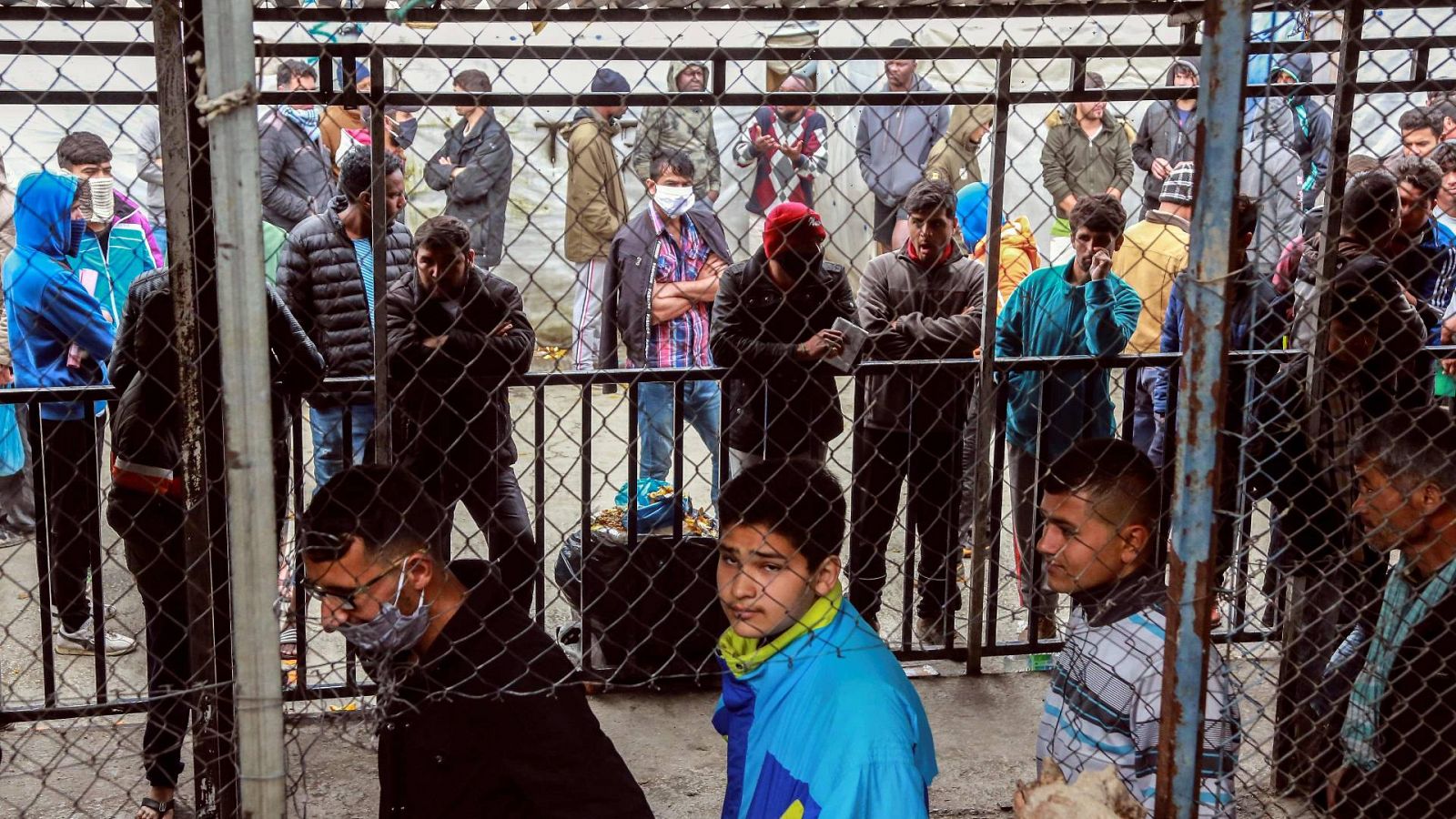 Piden medidas para evitar contagios ante el hacinamiento de cárceles o campos de refugiados