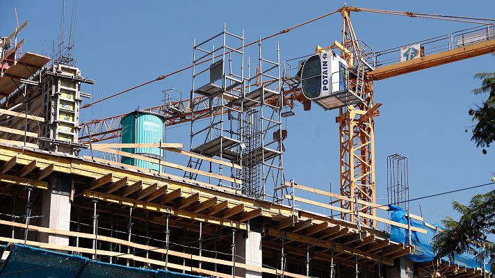 Especiales informativos - Sanidad sobre la vuelta al trabajo: "Al menor síntoma, quédense en casa"