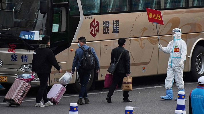 Telediario 1 - China permite los viajes desde Wuhan a otros puntos del país