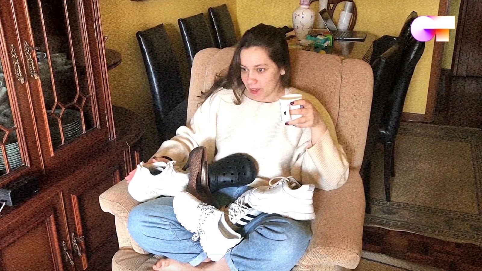 Eva canta "Footloose" en el tercer pase de micros de #QuedOTenCasa.