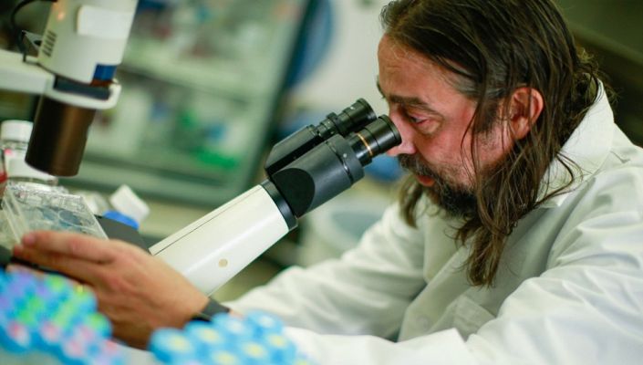 Especial Coronavirus - El virólogo García-Sastre, en RTVE: si suben los contagios con la vuelta de la actividad económica "hay que recuperar las medidas retiradas"