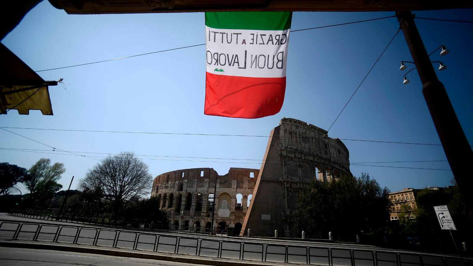 La tarde en 24h: Raffaele Cattaneo, del gobierno regional de Lombardía: "Pedimos a los ciudadanos que se tapen la boca al salir de casa" | RTVE Play