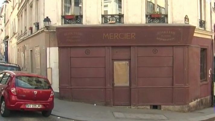 La curiosa imagen del decorado de la película 'Montmartre' en mitad del París confinado