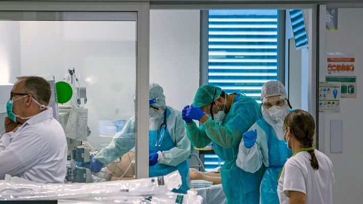 Especiales informativos - Hay alrededor de 25.000 sanitarios infectados, según Sanidad