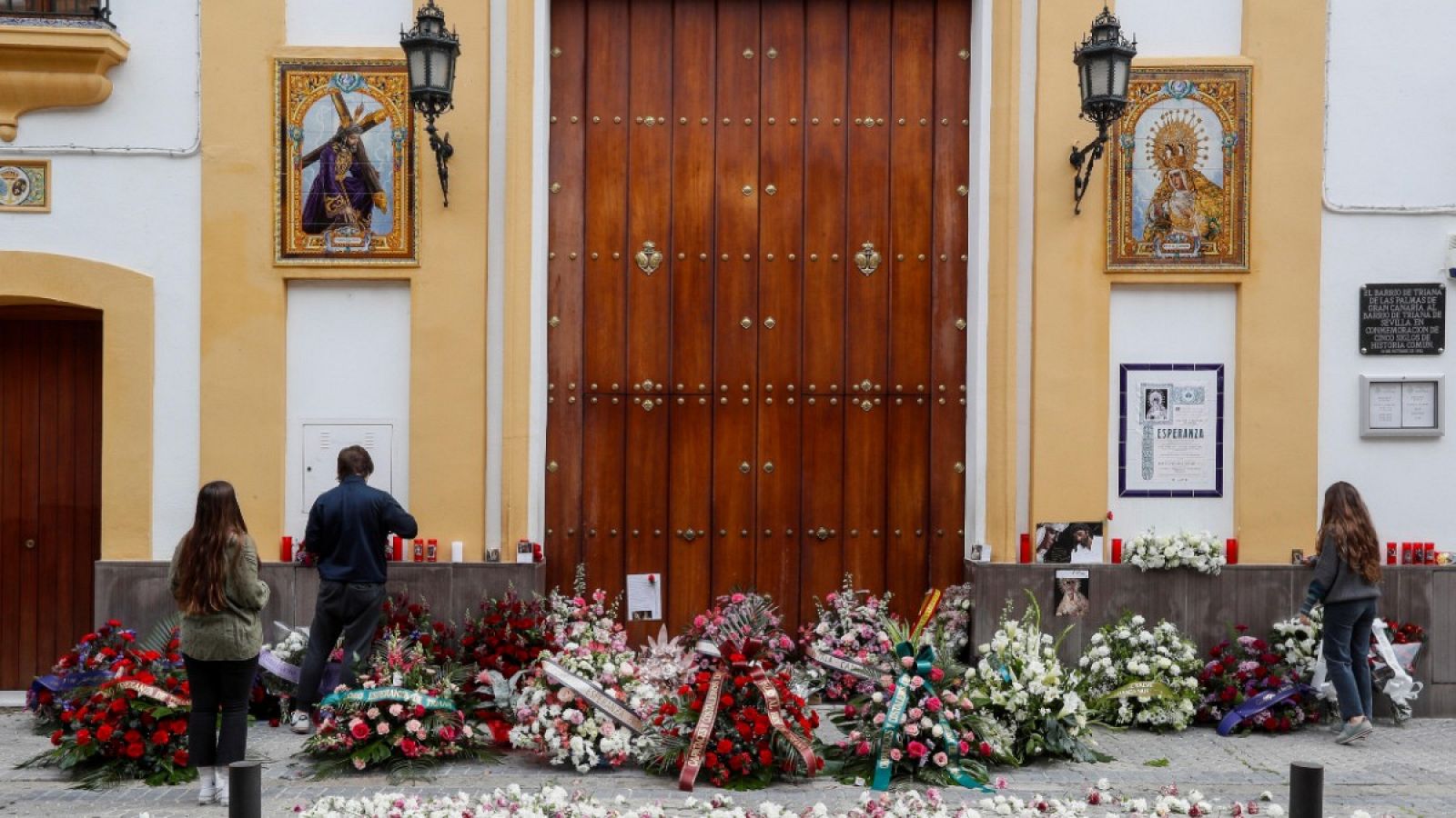 Coronavirus | Ceremonias virtuales y hoteles vacíos marcan la Semana Santa en Sevilla