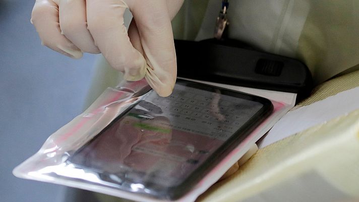 Los sanitarios acercan a enfermos y familiares con las nuevas tecnologías