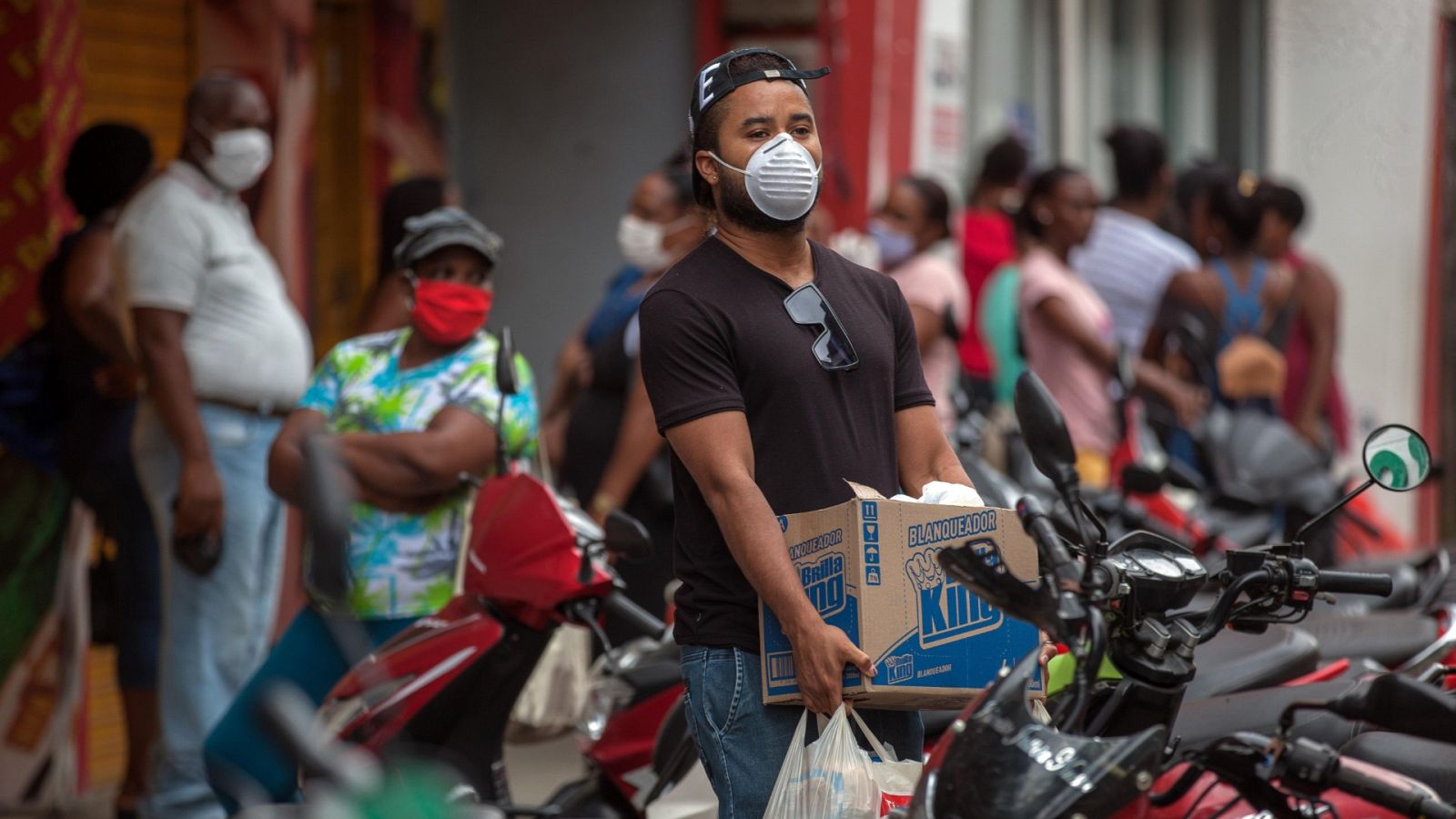 Coronavirus | Colombia prohibe a hombres y mujeres salir juntos a la calle