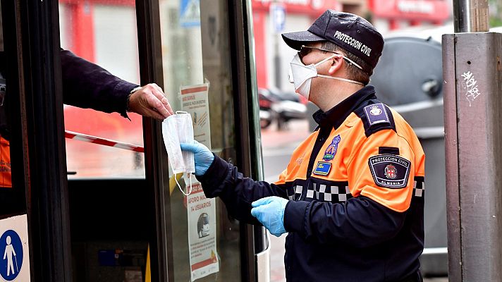 Cómo ha sido el reparto de mascarillas en el día de vuelta de las actividades no esenciales