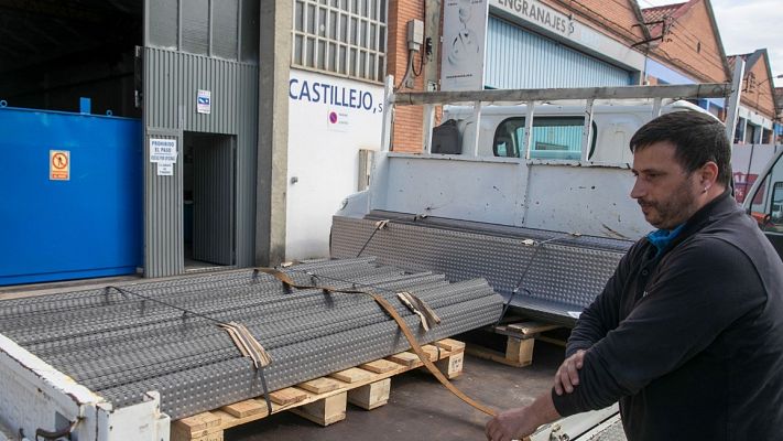 Telediario 1 - La Industria retoma la actividad con medidas de prevención ante posibles contagios