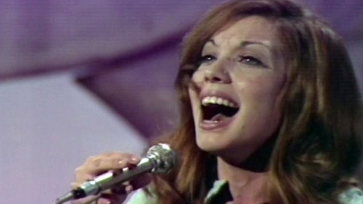 Karina cantó "En un mundo nuevo" en Eurovisión 1971