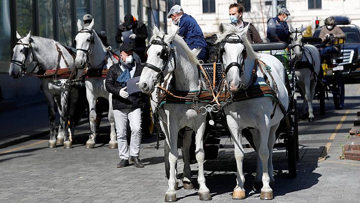 Telediario 1 - Las iniciativas solidarias se multiplican por todo el mundo con el coronavirus