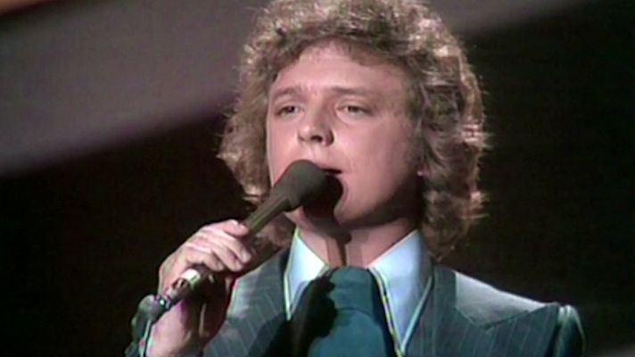 Braulio cantó "Sobran las palabras" en Eurovisión 1976