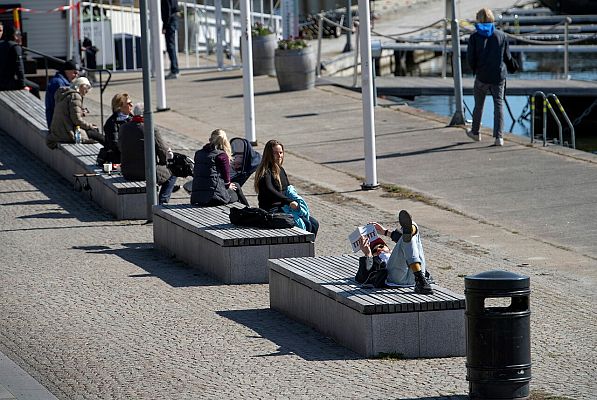 Telediario 1 - Suecia no descarta mayores medidas restrictivas