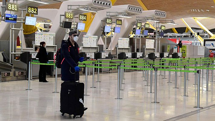 Telediario 1 - Los españoles que estaban en el extranjero siguen regresando a España