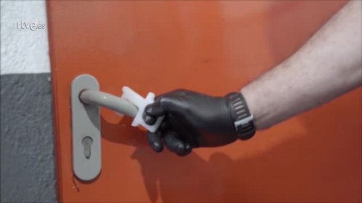 Telexornal - Galicia - Llaves sanitarias para abrir puertas sin contacto