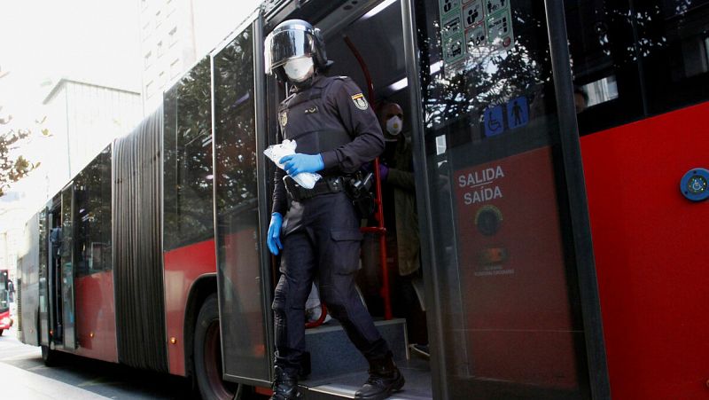 Transporte ya ha repartido 590.000 mascarillas a profesionales y espera dos millones más