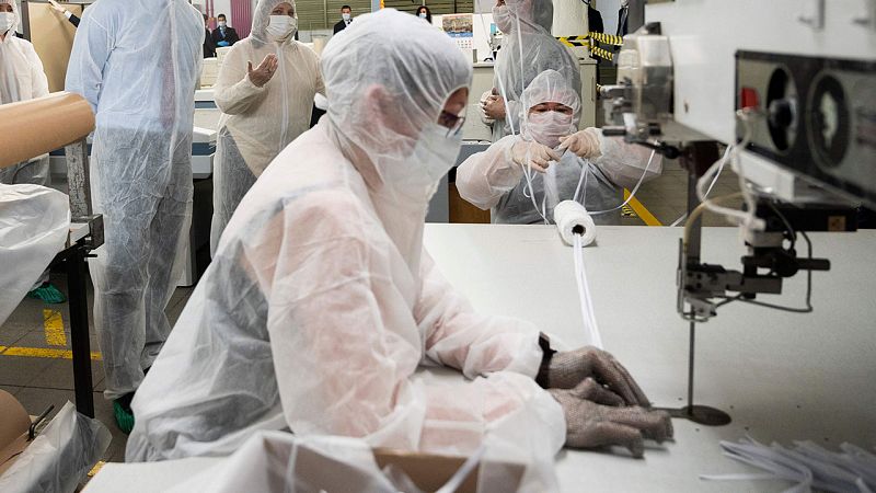 El Gobierno impulsa una línea de producción nacional de material sanitario