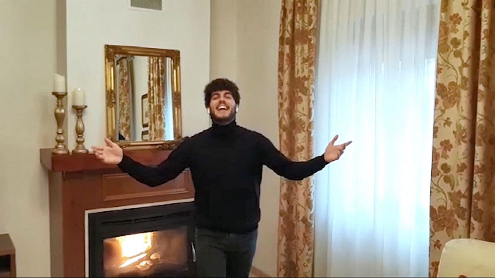 Rafa canta "Echo de menos" en el cuarto pase de micros de #QuedOTenCasa