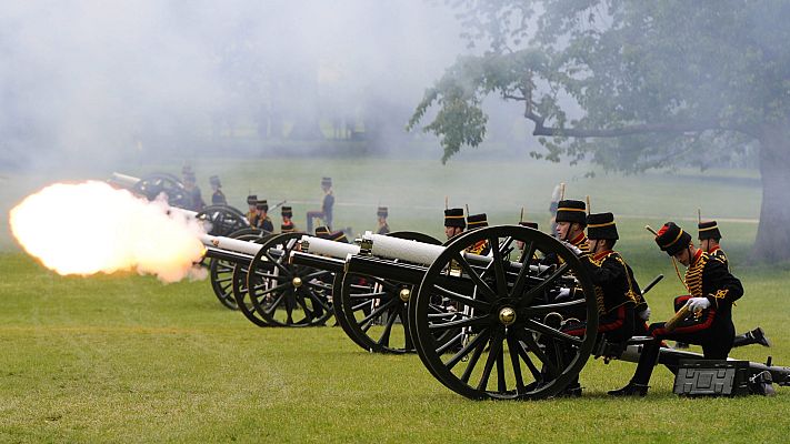 Informativo 24h - La reina Isabel II pide que no se celebre con honores su 94 cumpleaños por culpa del Covid-19