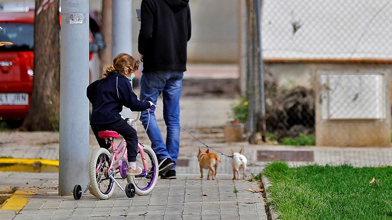 Así deberían salir los niños a partir del 27 de abril, según los expertos