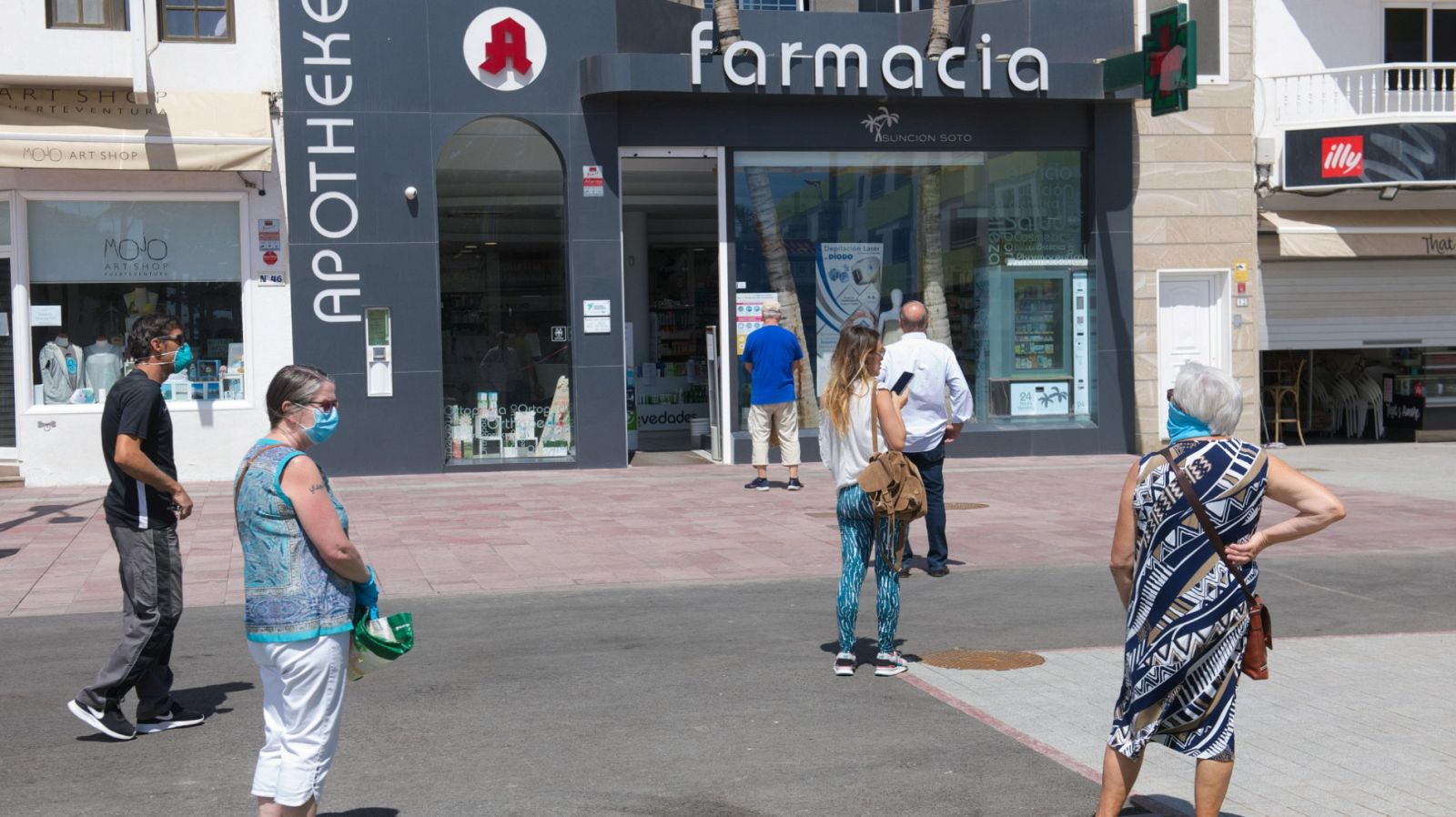 Los farmacéuticos piden un control del precio de las mascarillas mediante la bajada del IVA