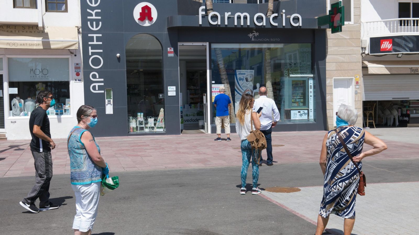 Los farmacéuticos piden un control del precio de las mascarillas con medidas como la bajada del IVA - RTVE.es