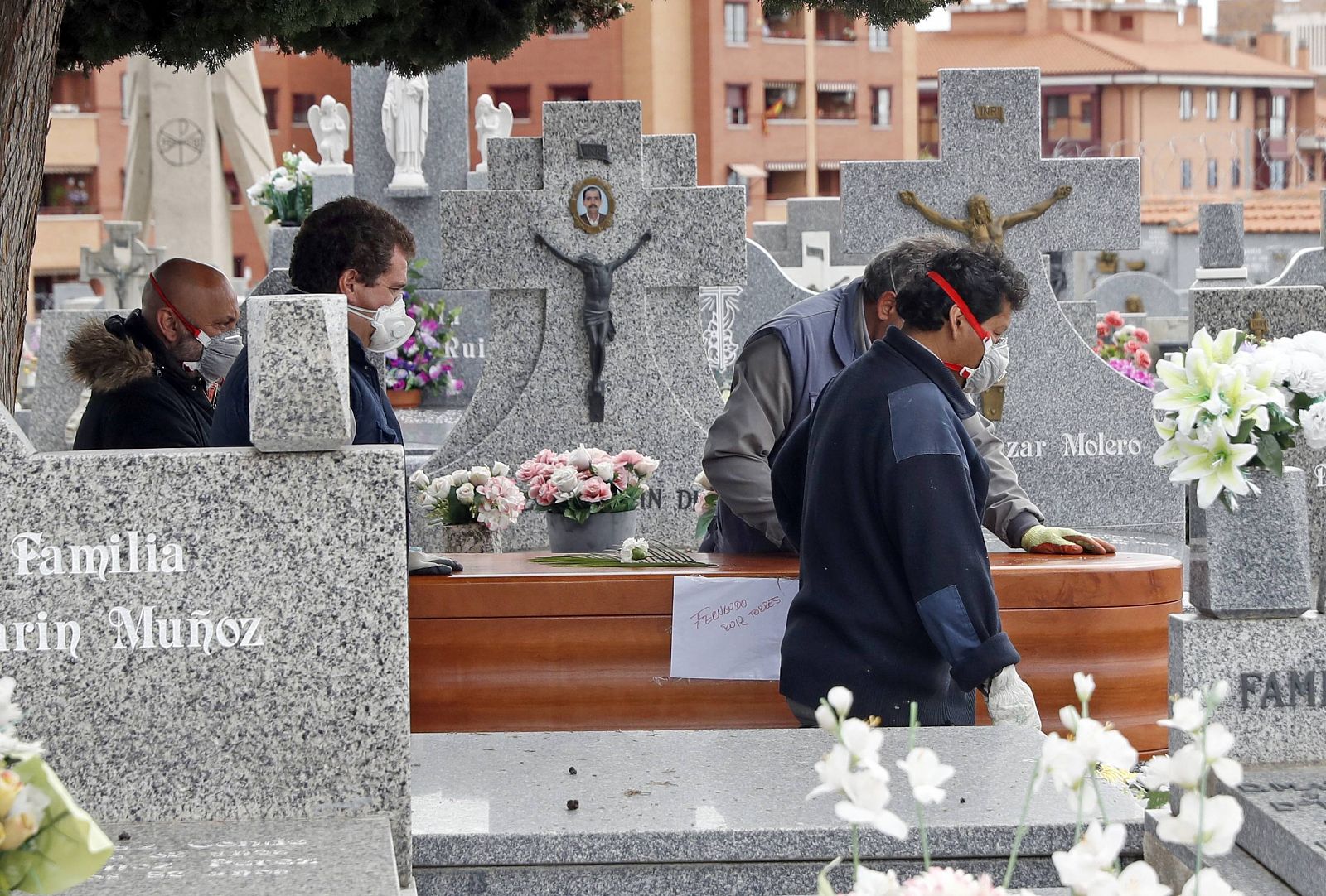 Los familiares de fallecidos con coronavirus: "No son números, no son cifras, la cifra es maldita" - RTVE.es