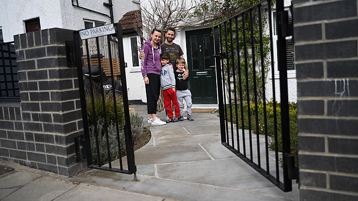Telediario 1 - Portugal, Italia o Alemania comienzan a lenvantar las medidas de proteccion contra el coronvirus