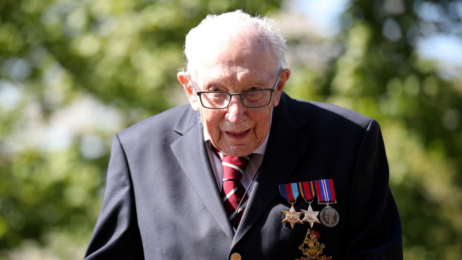 Un veterano de la segunda guerra mundial logra recaudar millones de euros para la Sanidad británica - RTVE.es