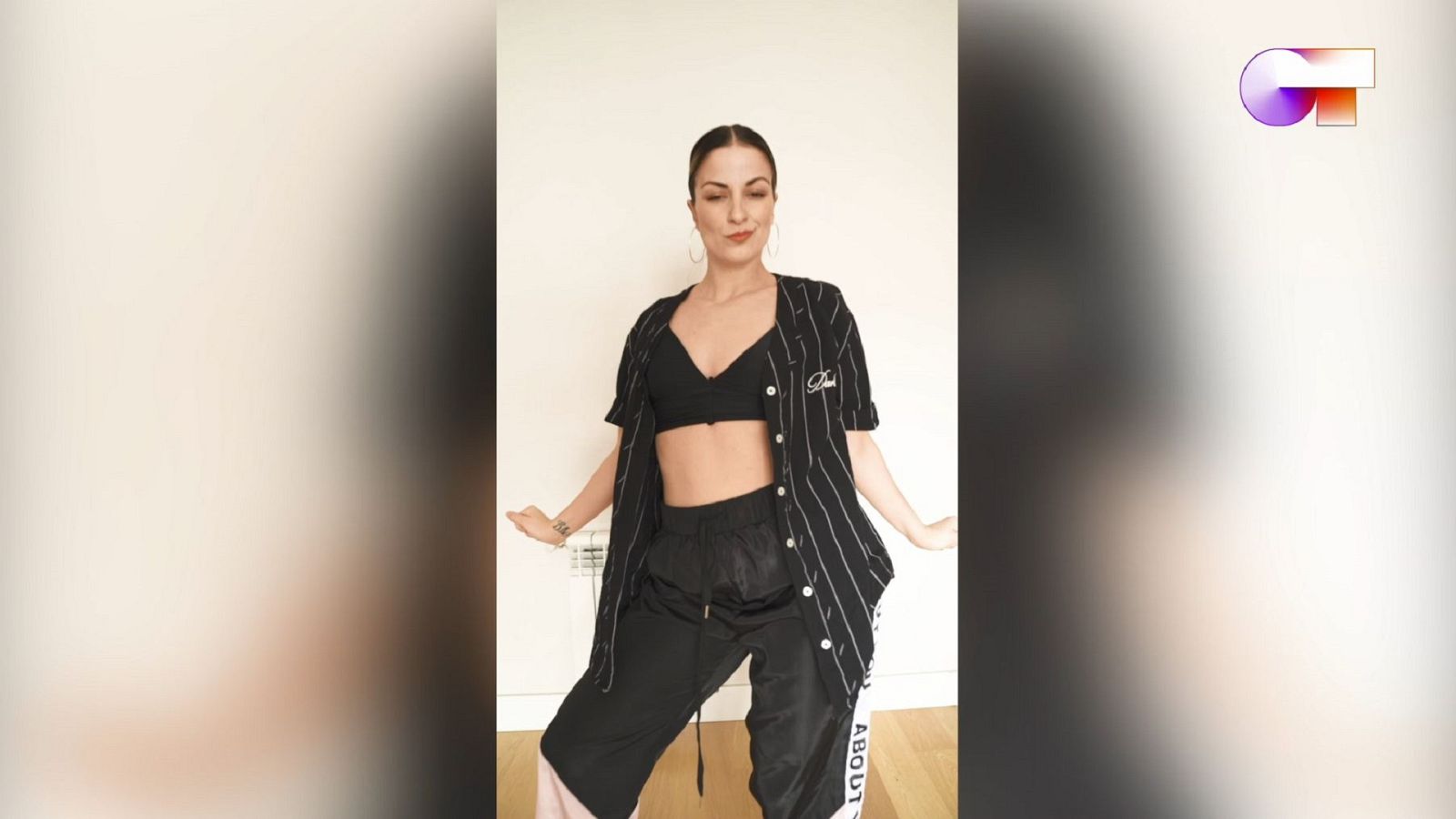 Vicky reta al cuarto #OTChallenge, su propuesta de coreografía, en Tik Tok, en este caso más fácil para que pueda hacerla toda la familia