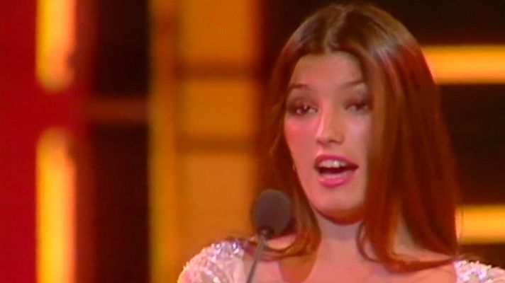 Lucía cantó "Él" en Eurovisión 1982