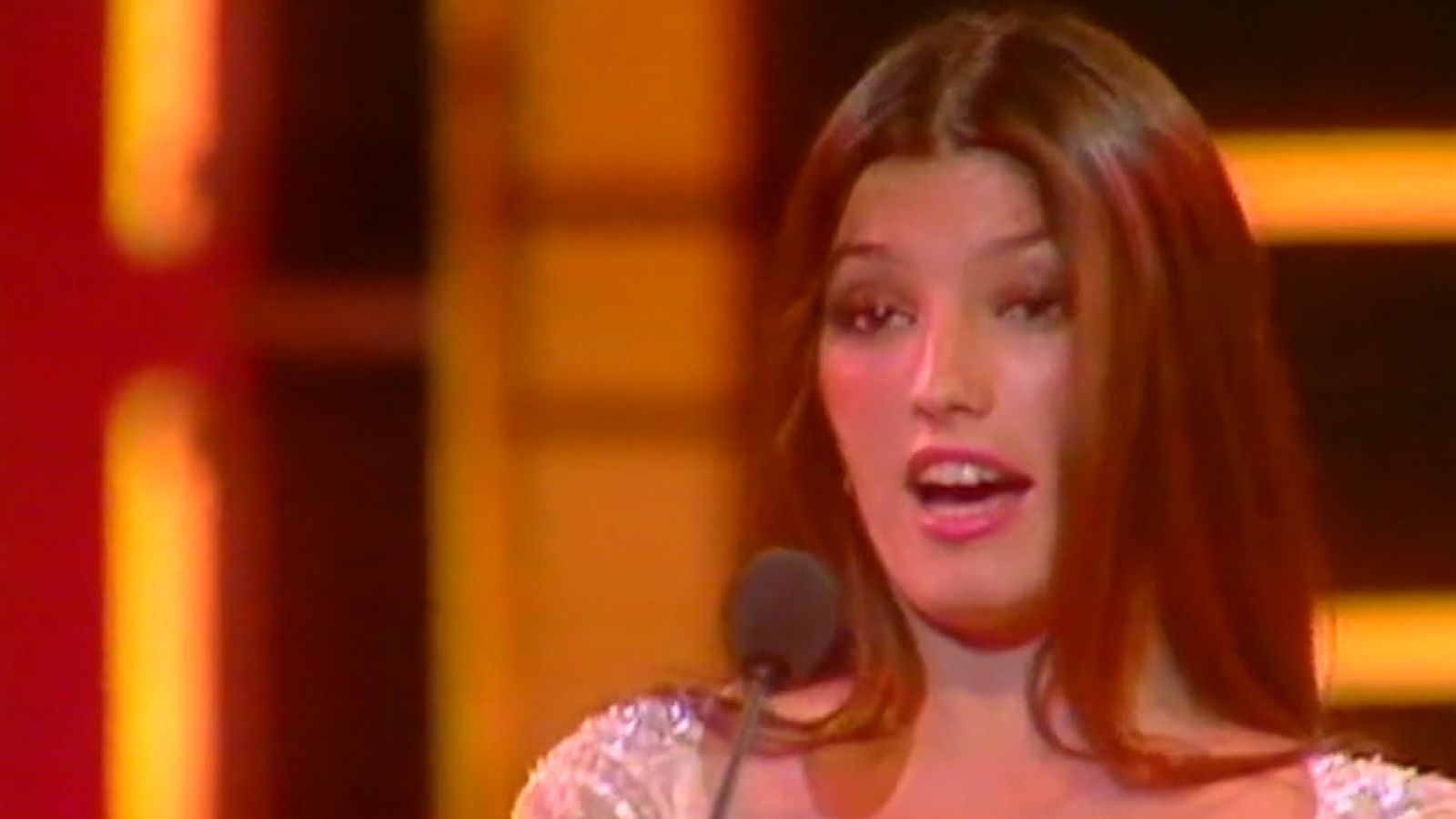 Festival de Eurovisión 1982 - Lucía cantó "Él"