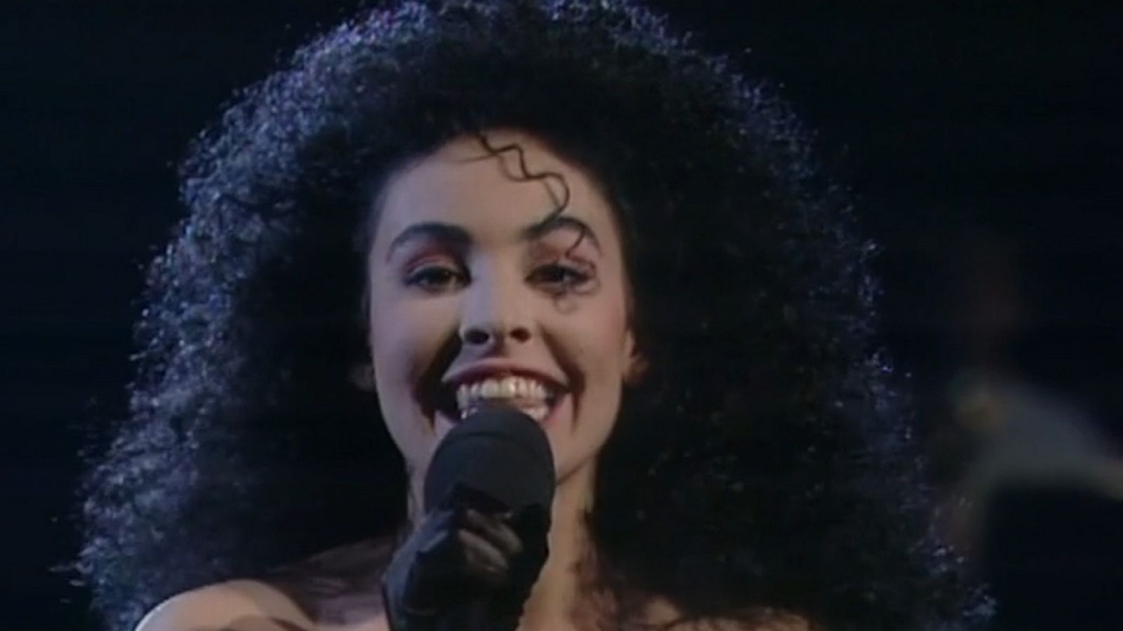 Festival de Eurovisión 1989 - Nina cantó "Nacida para amar" - Festivales de Eurovisión en el Archivo de RTVE | Ver