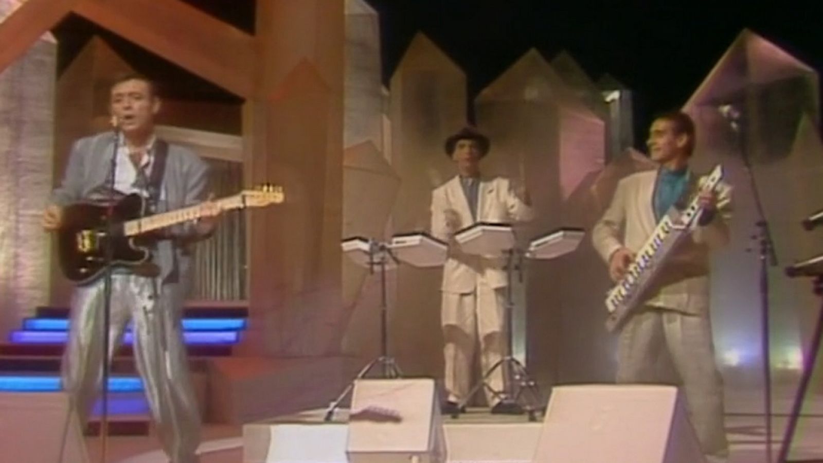Festival de Eurovisión 1986 - Cadillac cantó "Valentino" - Festivales de Eurovisión en el Archivo de RTVE | Ver