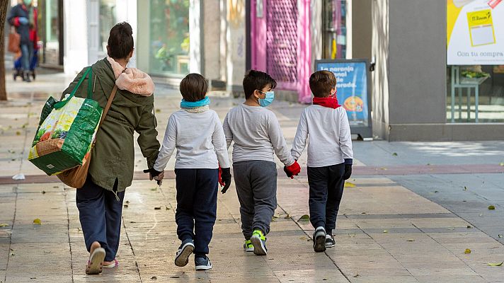 Informativo 24h - Niños de hasta 14 años podrán salir a la calle acompañados por algún adulto