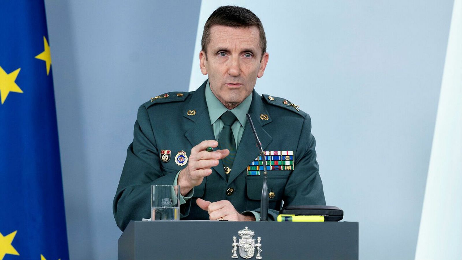 La Guardia Civil pidió por correo identificar bulos que generen "desafección a instituciones del Gobierno" - RTVE.es - Telediario 1 | Ver
